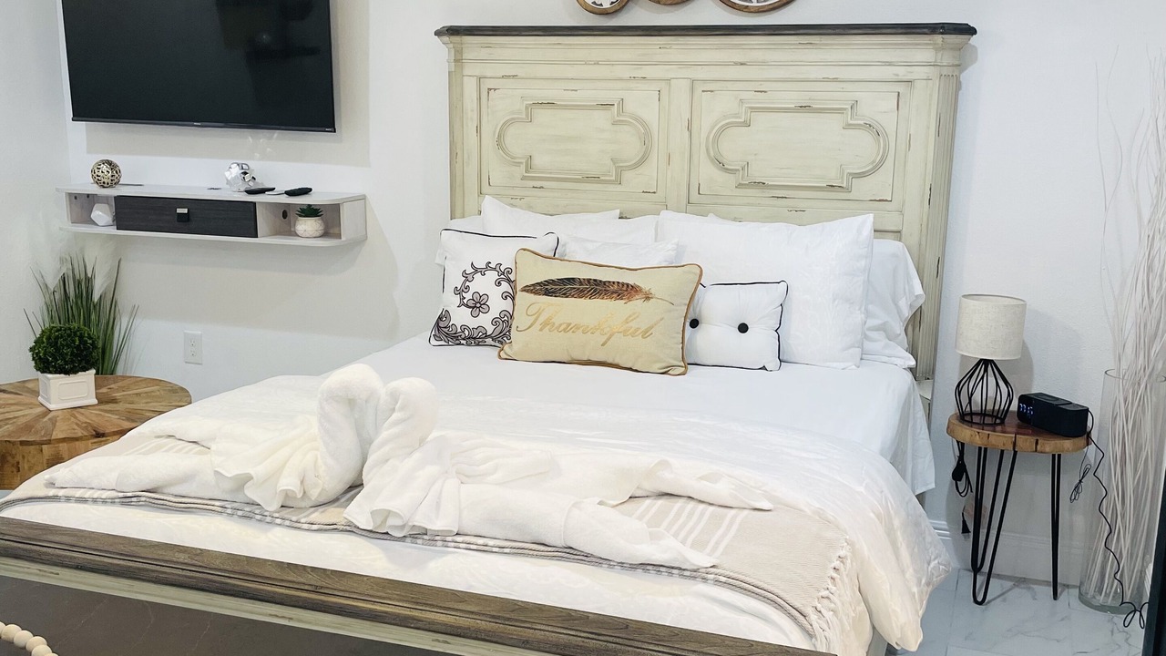 Photo of Bedroom in Bearss Plaza