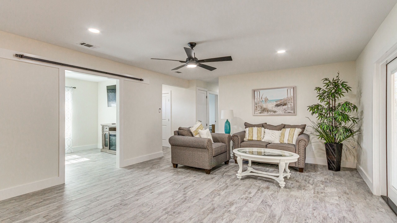 Photo of Livingroom in Northeast Pensacola