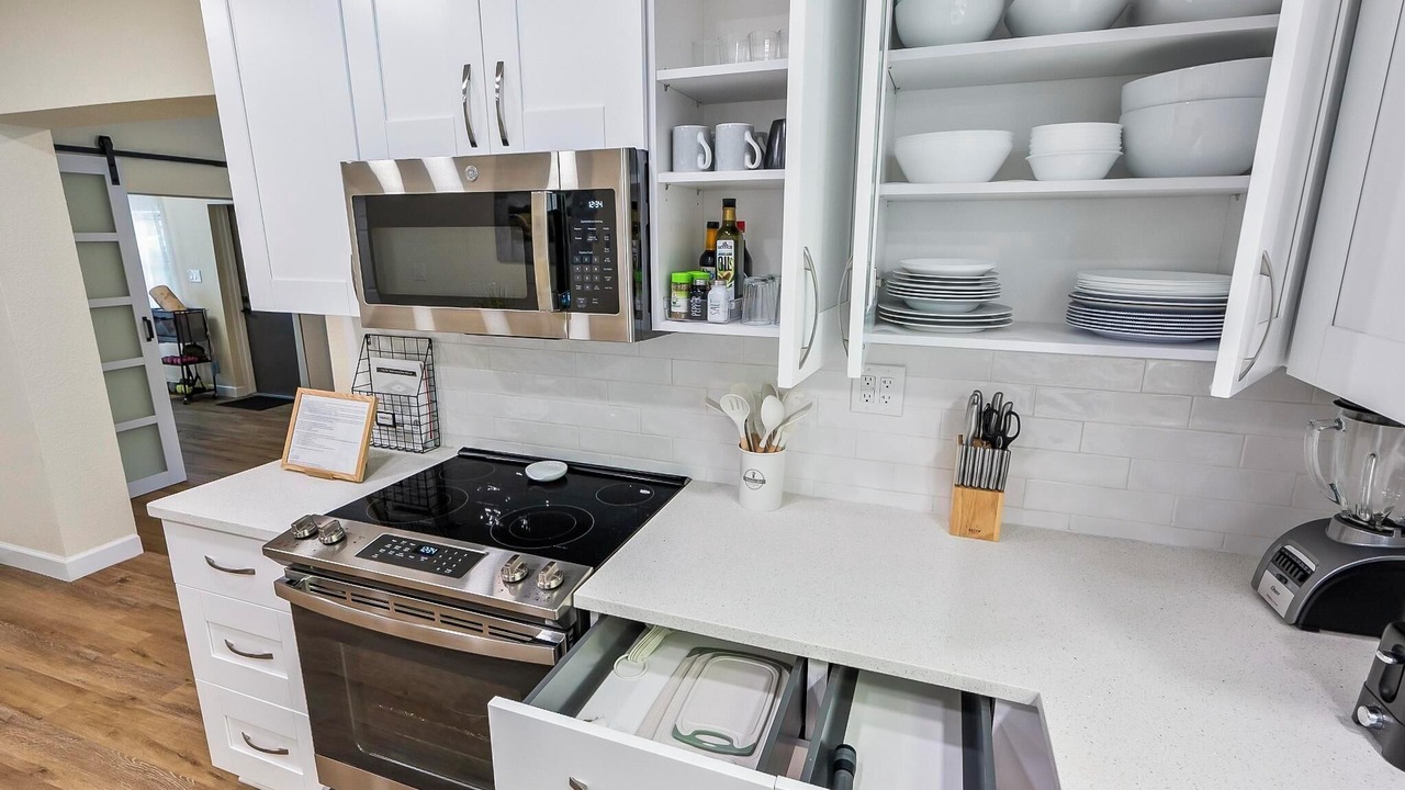 Photo of Kitchen in Fairoaks Manhattan Manor