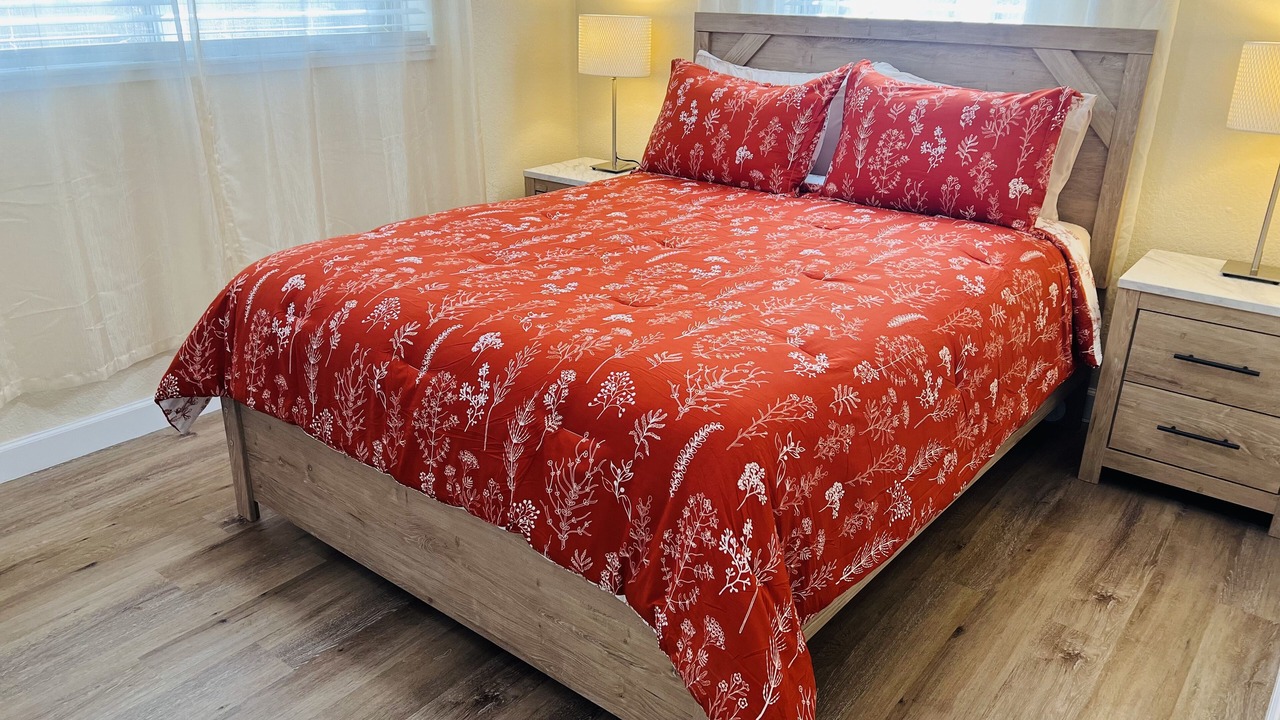 Photo of Bedroom in Fairoaks Manhattan Manor