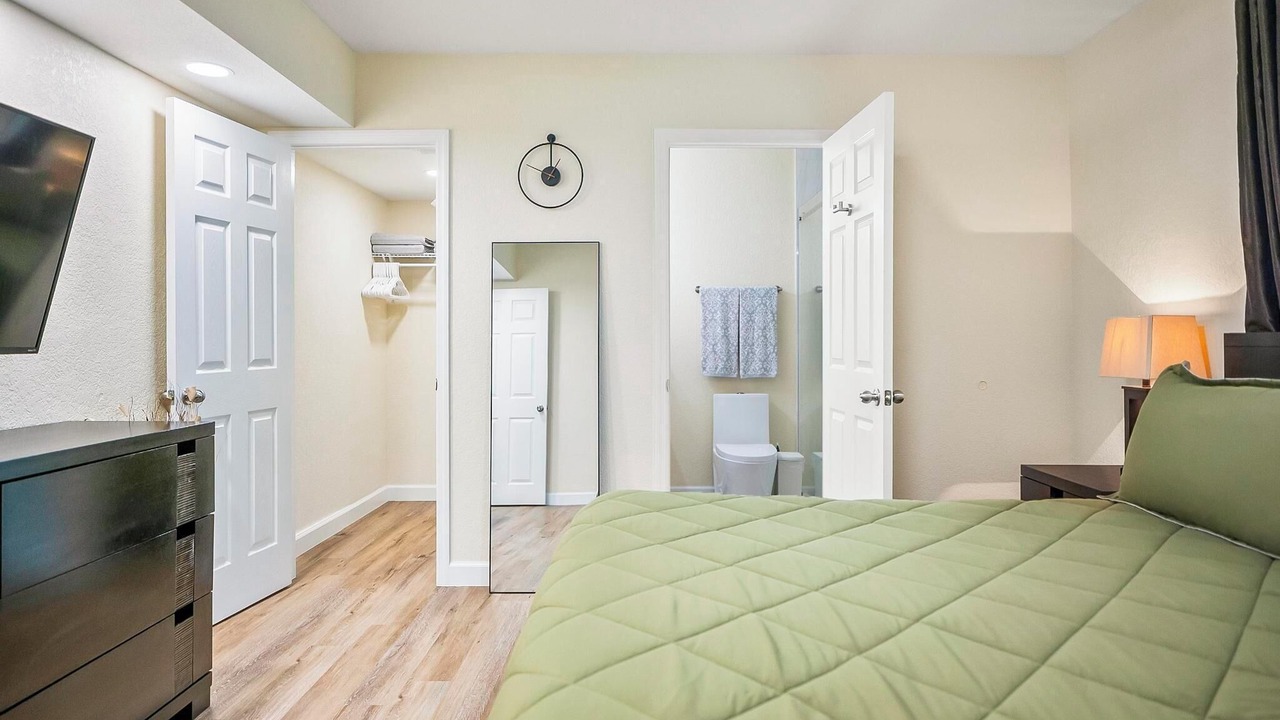 Photo of Bedroom in Fairoaks Manhattan Manor