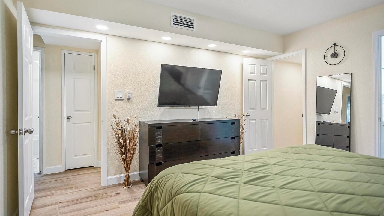 Photo of Bedroom in Fairoaks Manhattan Manor