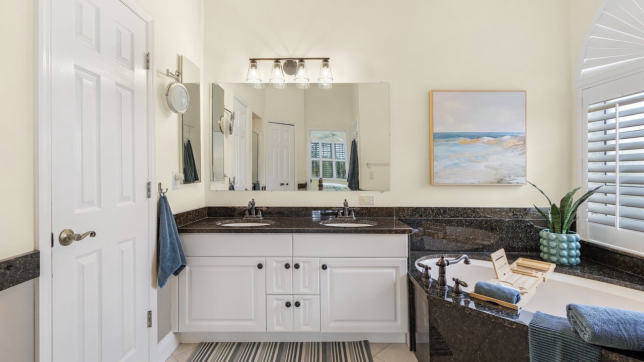 Photo of Bathroom in Trafalgar