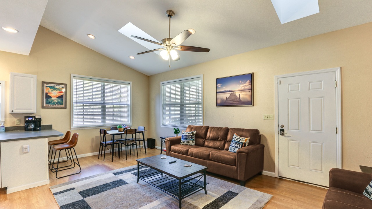 Photo of Livingroom in Mount Pleasant
