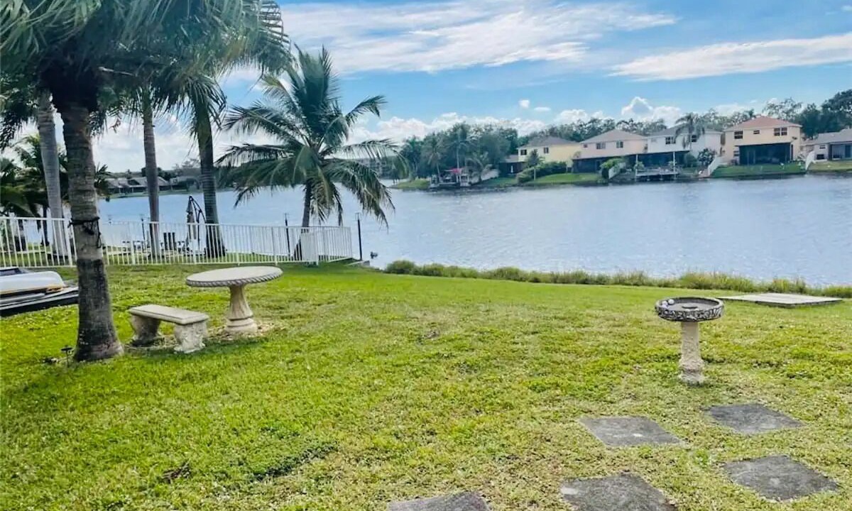 Photo of Outdoor in Pembroke Pines