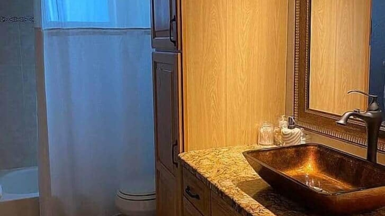 Photo of Bathroom in Caloosahatchee