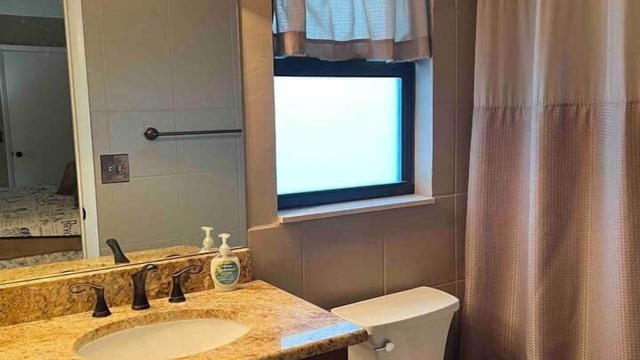 Photo of Bathroom in Caloosahatchee