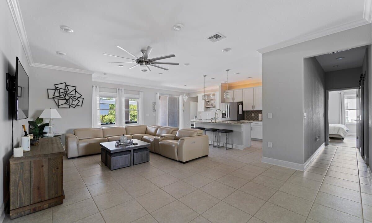 Photo of Livingroom in South Gulf Cove