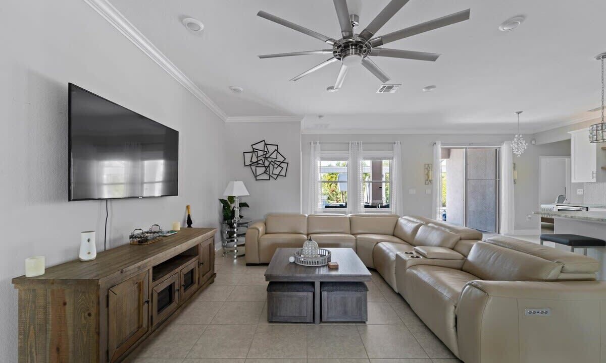 Photo of Livingroom in South Gulf Cove