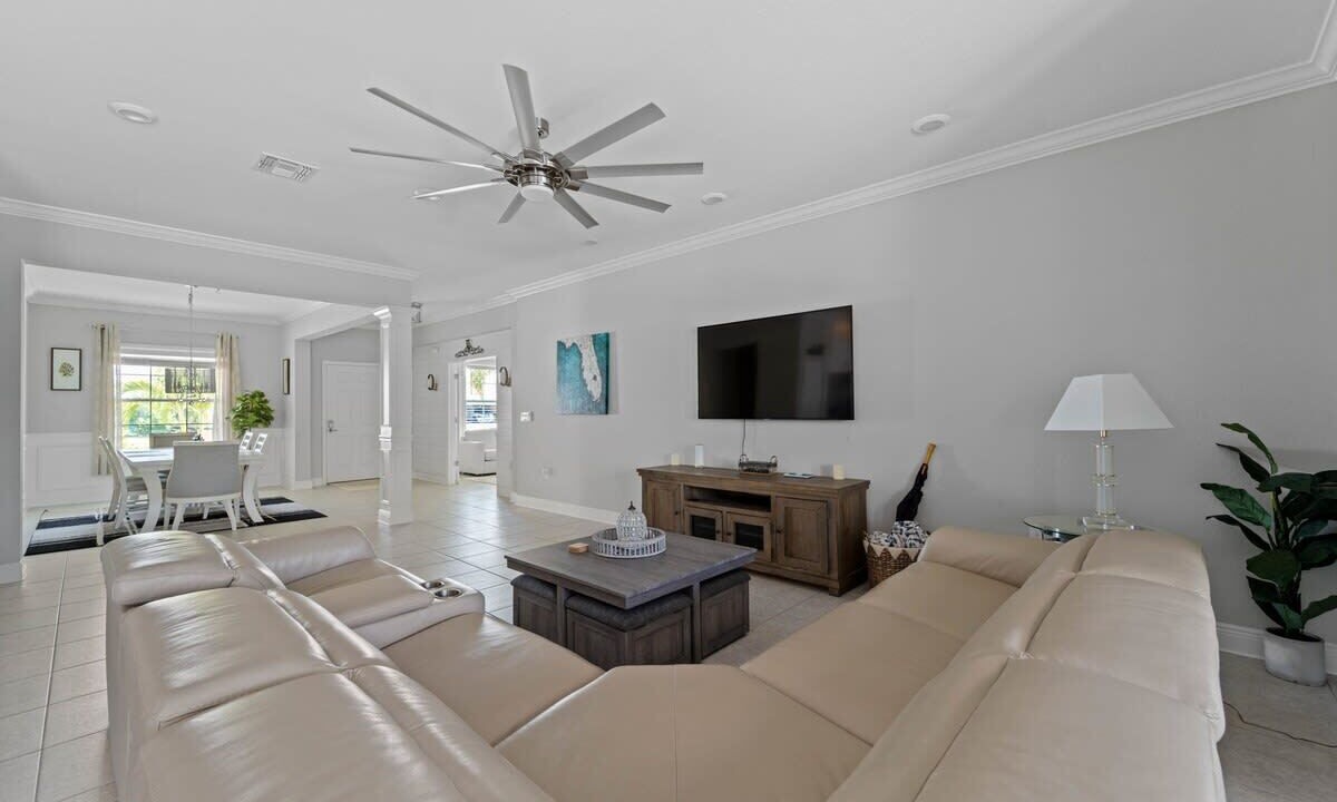 Photo of Livingroom in South Gulf Cove
