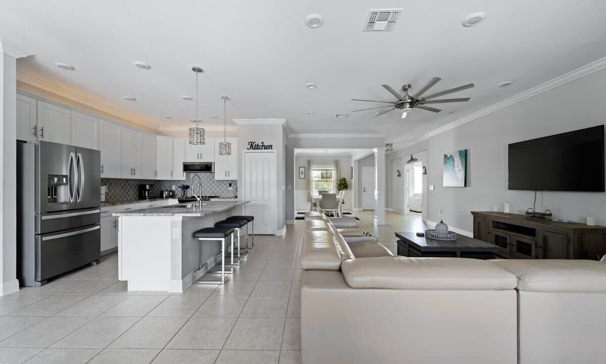 Photo of Livingroom in South Gulf Cove
