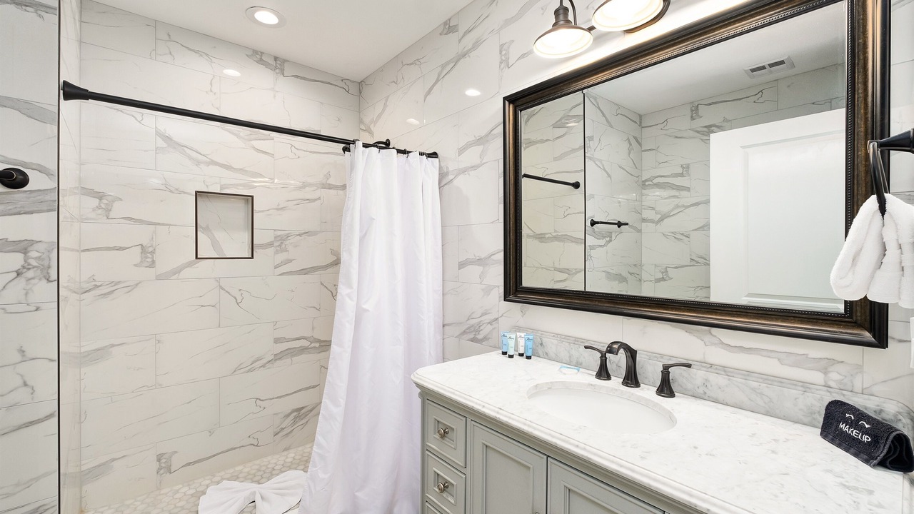 Photo of Bathroom in Baytowne Wharf