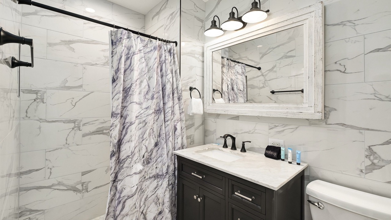 Photo of Bathroom in Baytowne Wharf