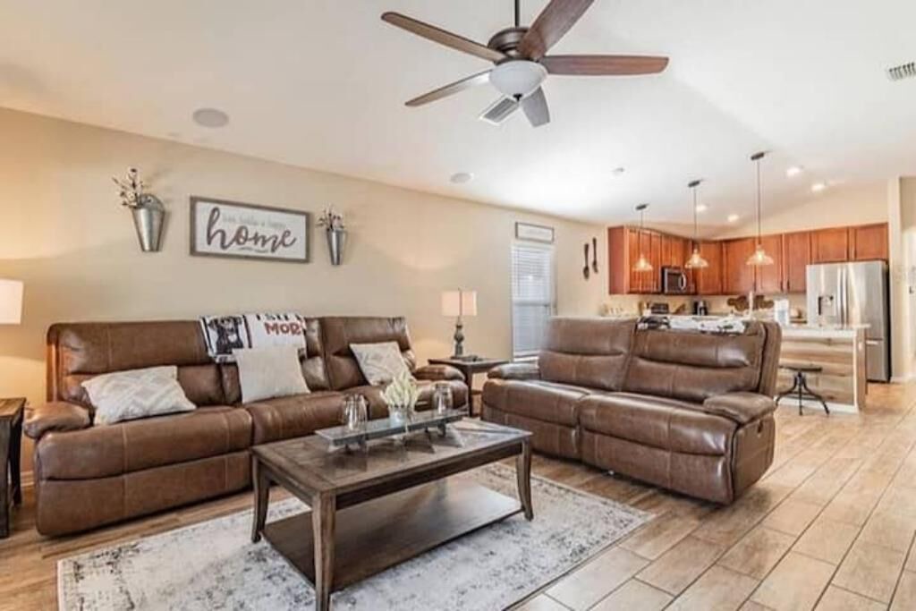 Photo of Livingroom in Wesley Chapel