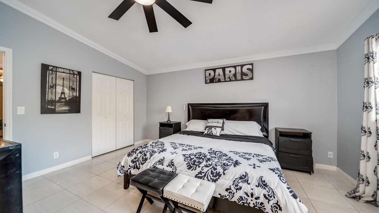 Photo of Bedroom in Lauderhill