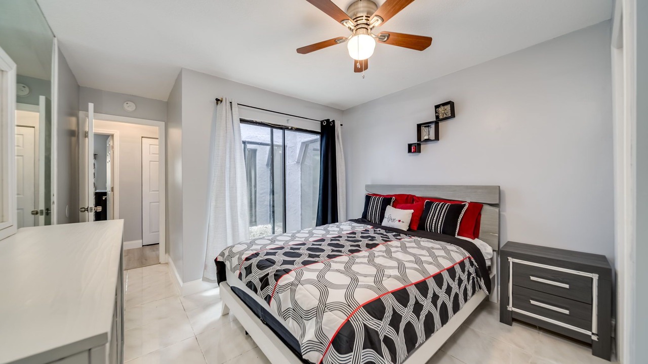 Photo of Bedroom in Lauderhill