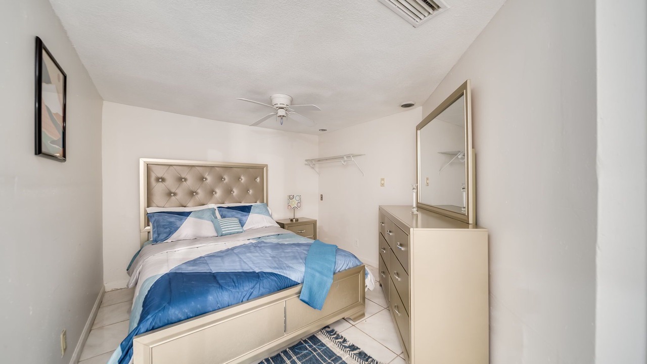 Photo of Bedroom in Lauderhill