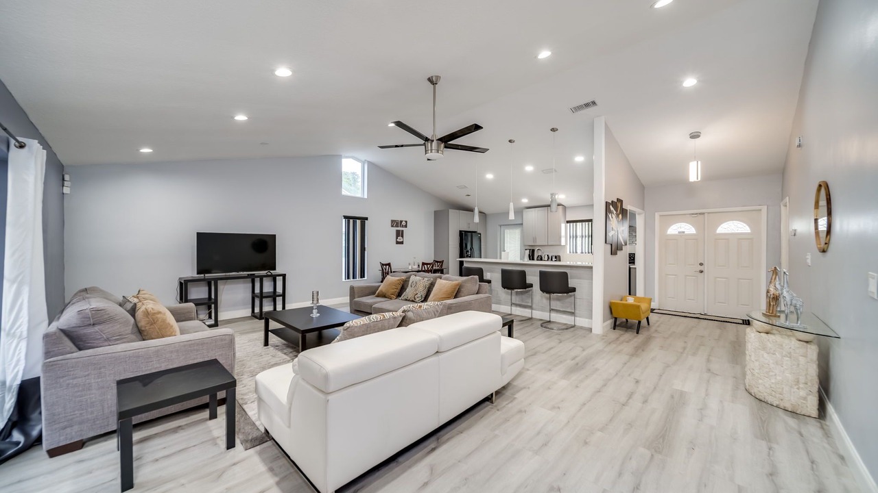 Photo of Livingroom in Lauderhill