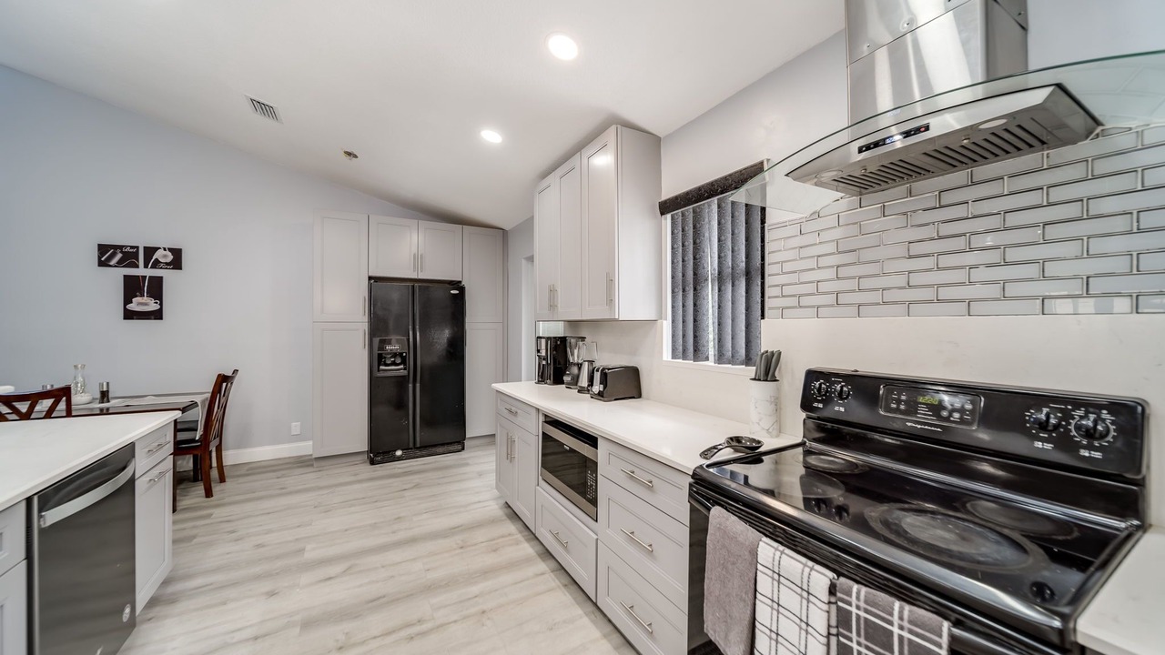 Photo of Kitchen in Lauderhill