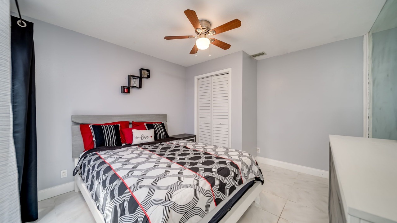 Photo of Bedroom in Lauderhill
