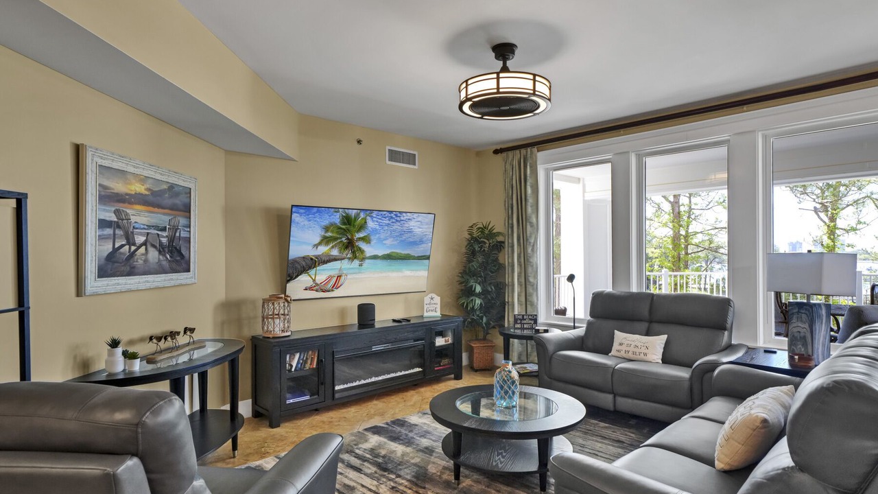 Photo of Livingroom in Baytowne Wharf