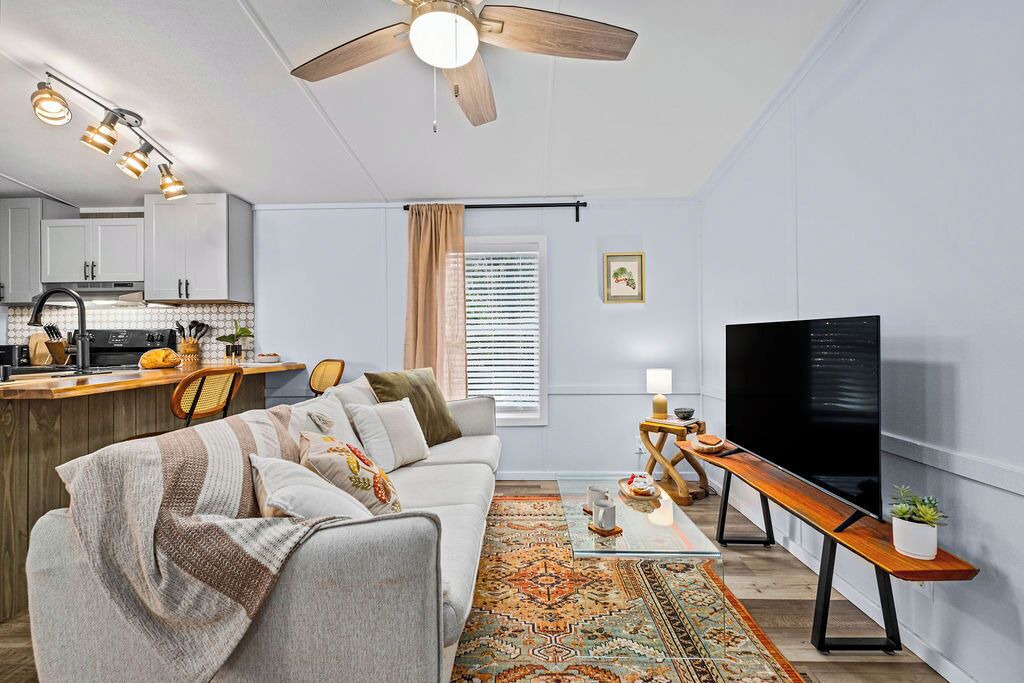 Photo of Livingroom in Lake City