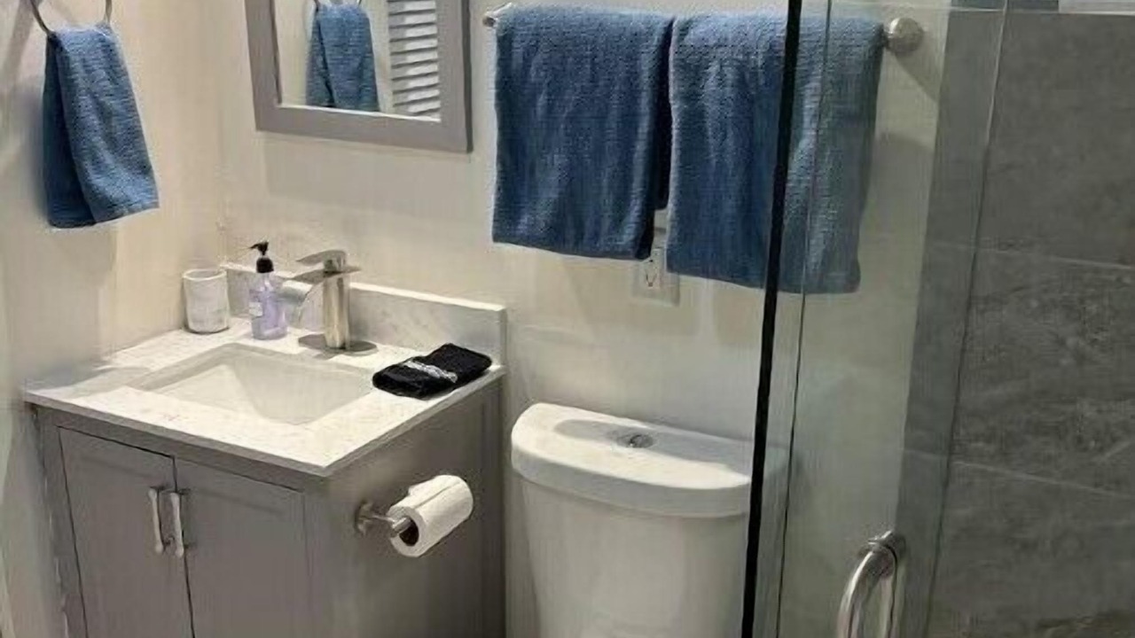 Photo of Bathroom in Sunset