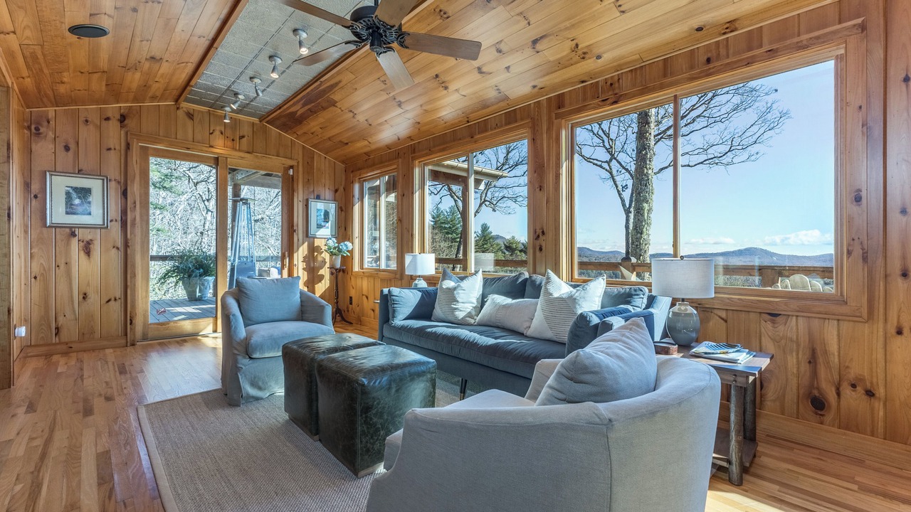 Photo of Livingroom in Cashiers