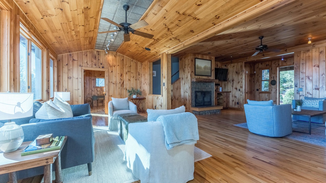 Photo of Livingroom in Cashiers