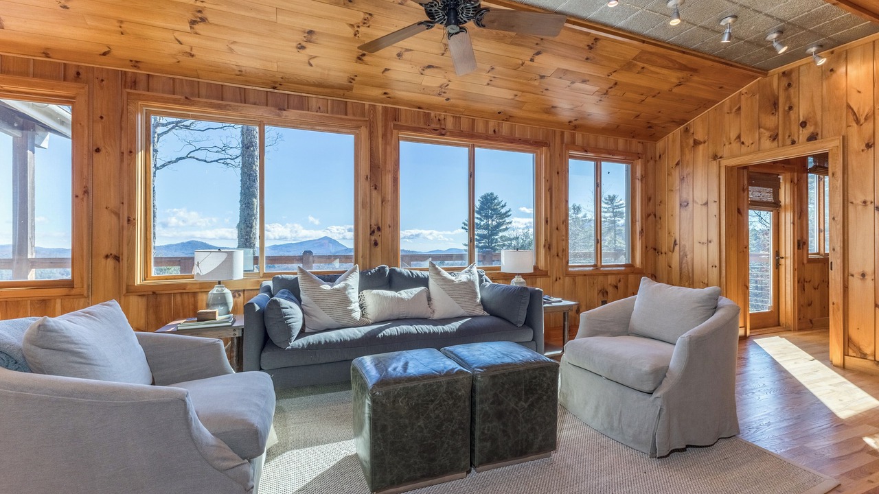 Photo of Livingroom in Cashiers