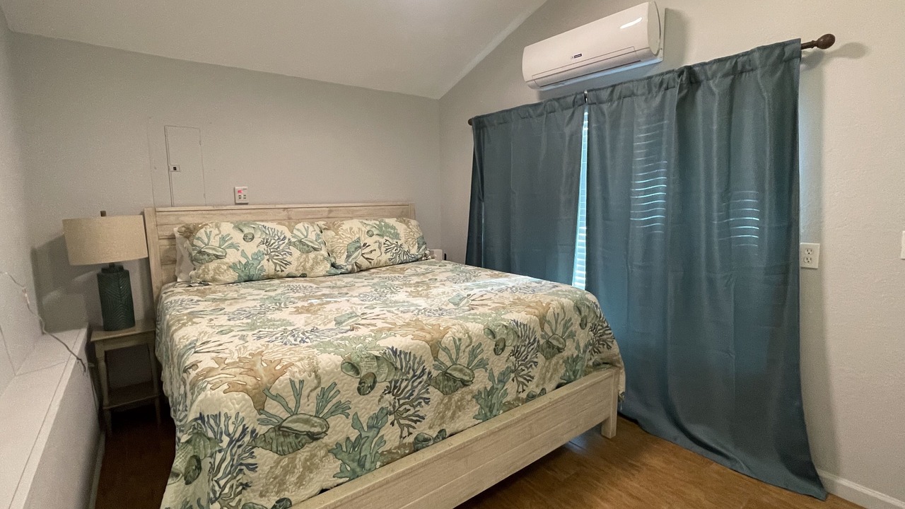 Photo of Bedroom in Eastpoint