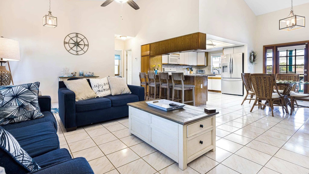 Photo of Livingroom in Lochmoor Waterway Estates
