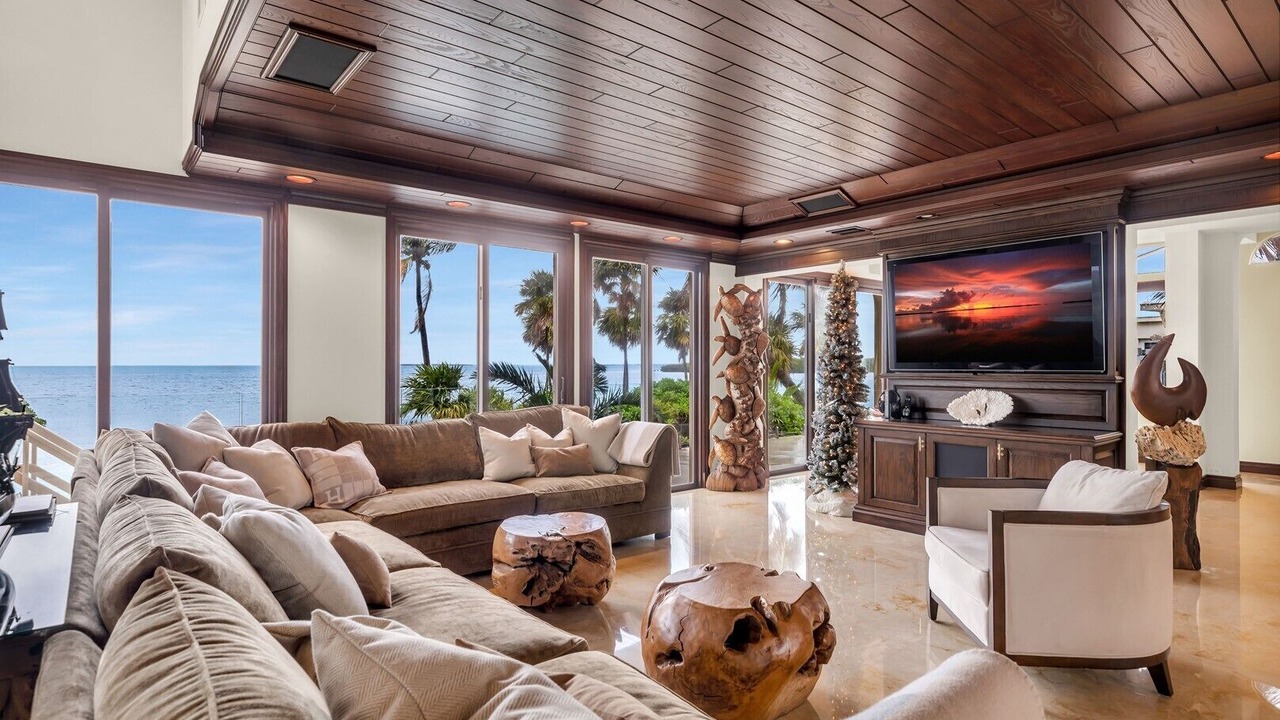 Photo of Bedroom in Venetian Shores
