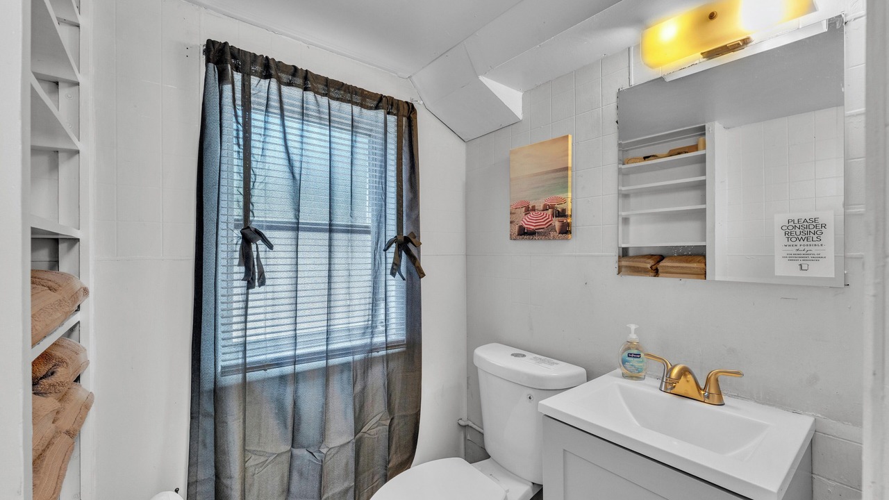 Photo of Bathroom in Auburndale