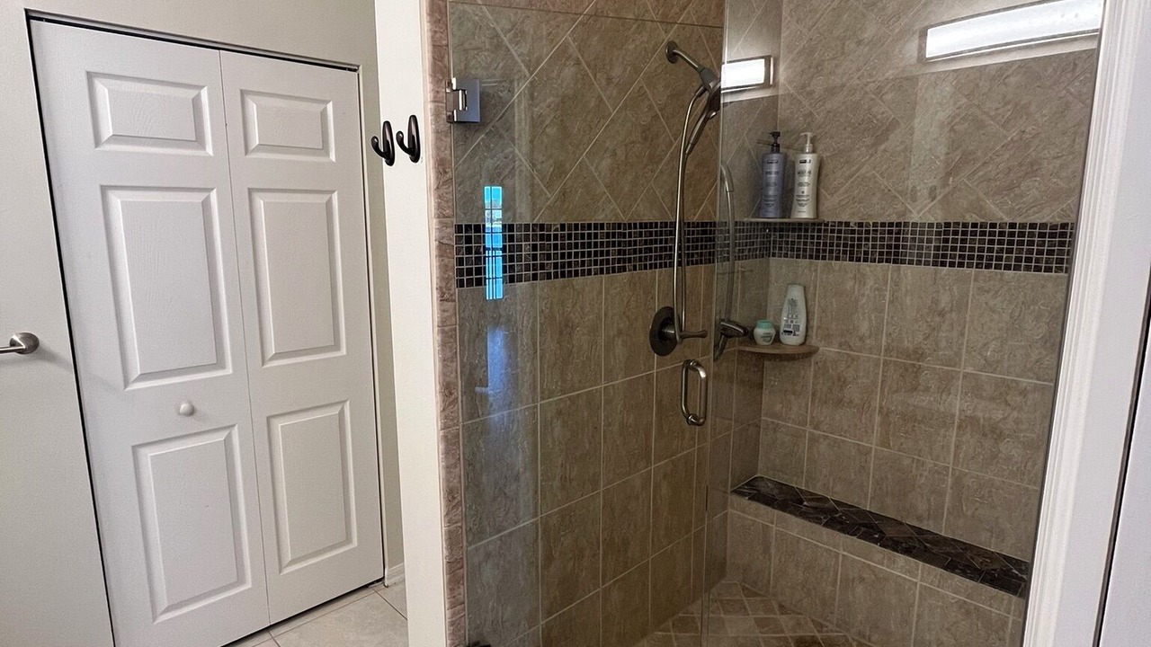 Photo of Bathroom in Crown Pointe