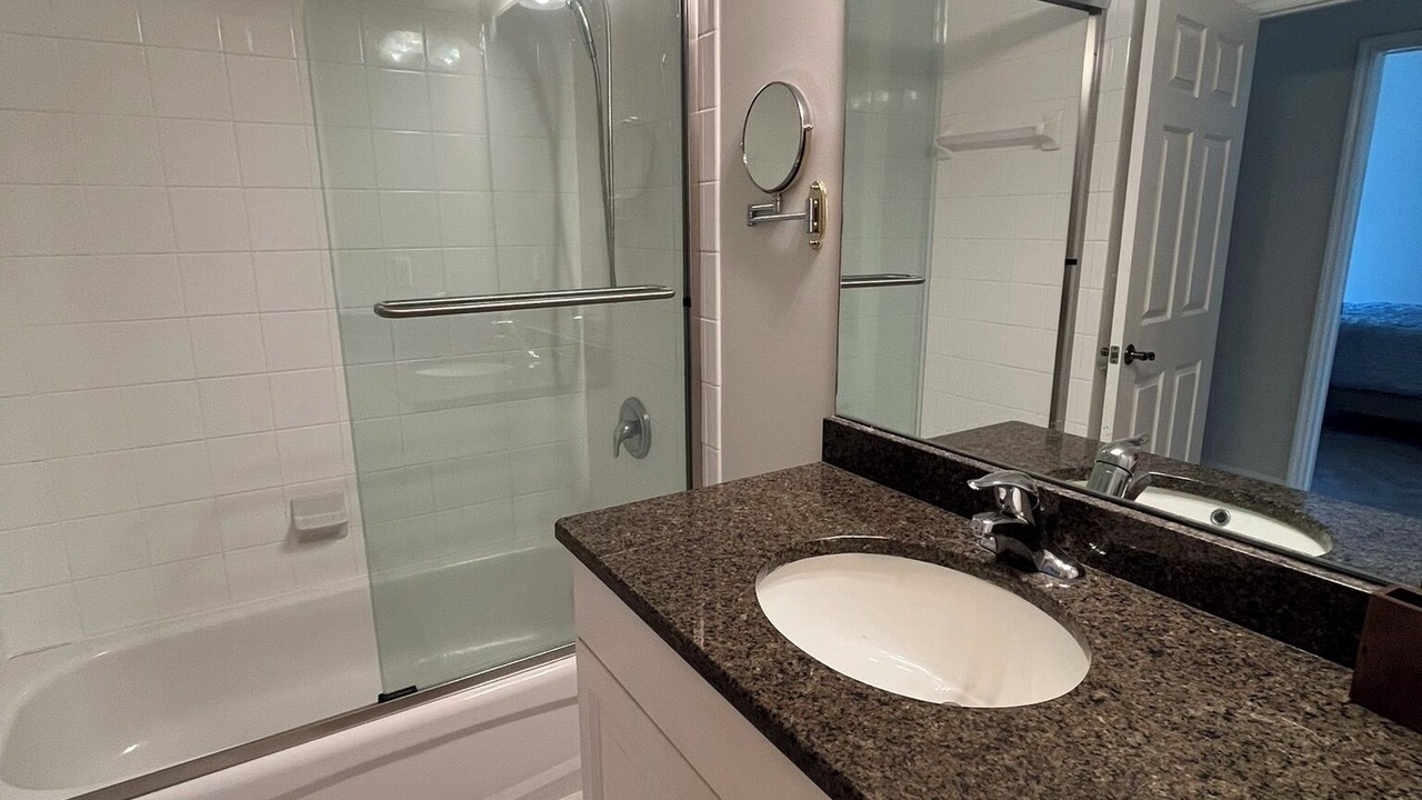 Photo of Bathroom in Crown Pointe