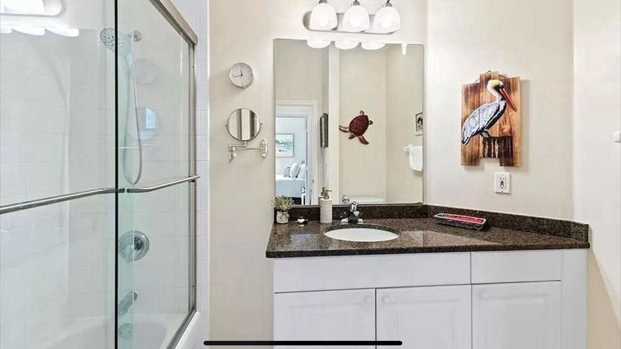 Photo of Bathroom in Crown Pointe