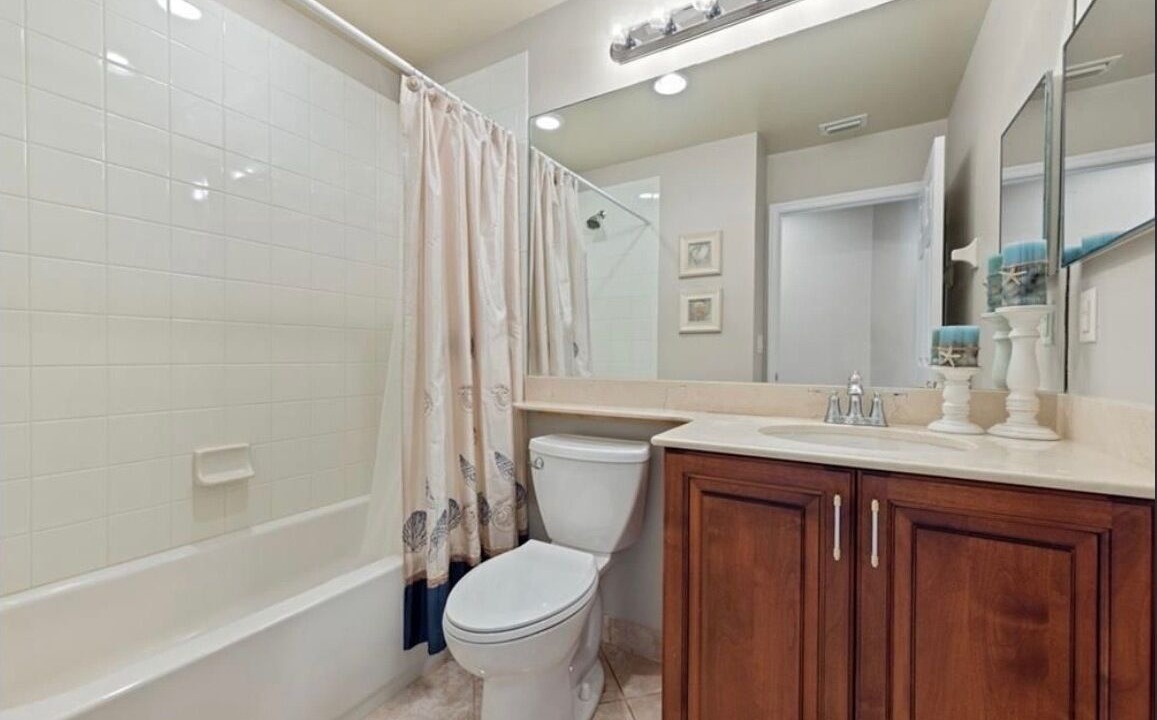 Photo of Bathroom in Botanica Lakes