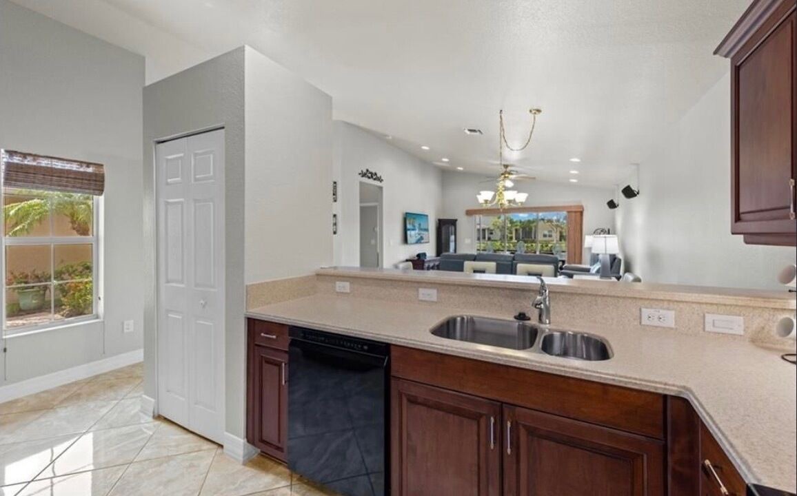 Photo of Kitchen in Botanica Lakes