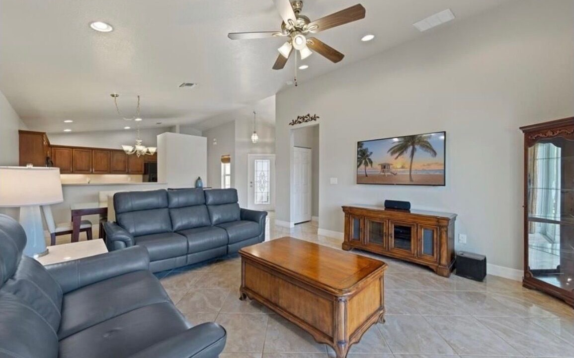 Photo of Livingroom in Botanica Lakes
