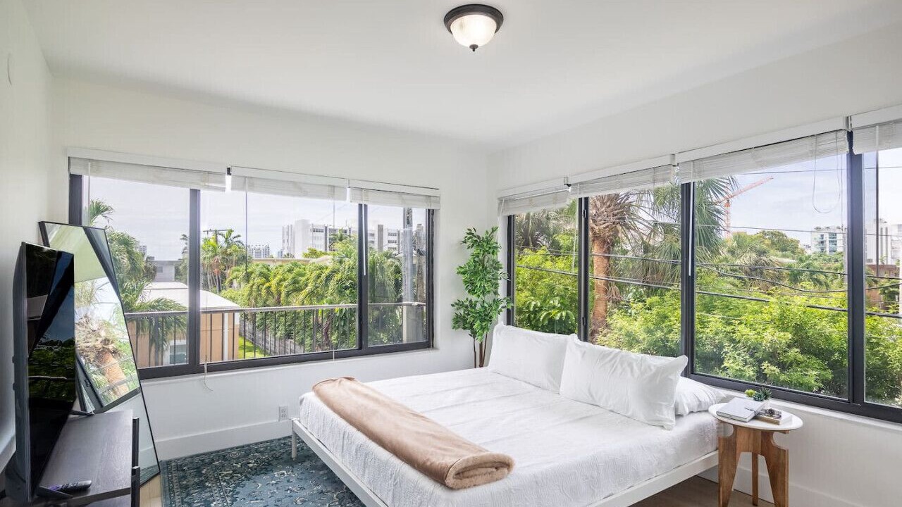 Photo of Bedroom in Bay Harbor Islands