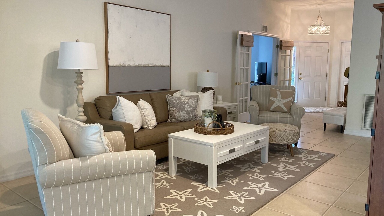 Photo of Livingroom in Pelican Preserve