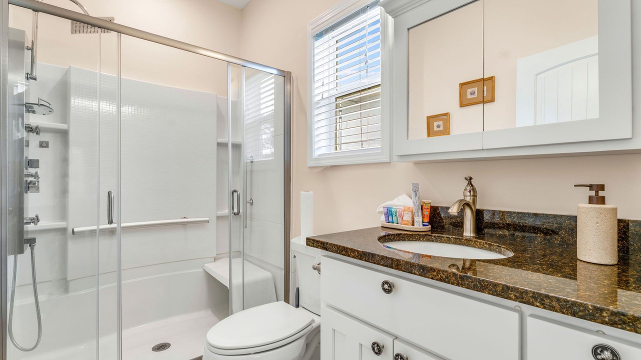 Photo of Bathroom in Eastpoint
