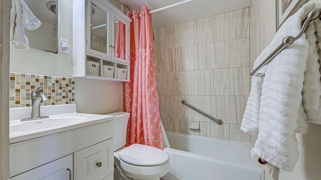 Photo of Bathroom in Golden Beach