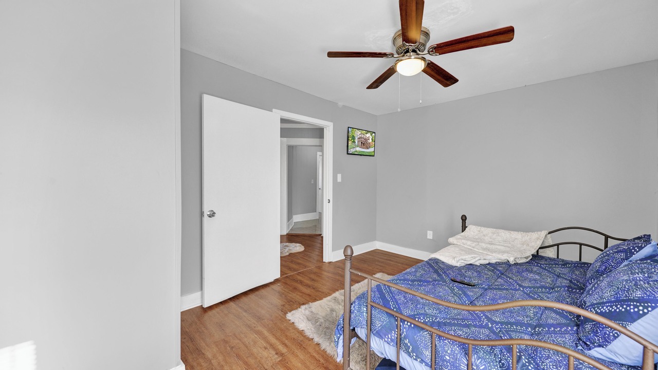 Photo of Bedroom in Crestline Heights