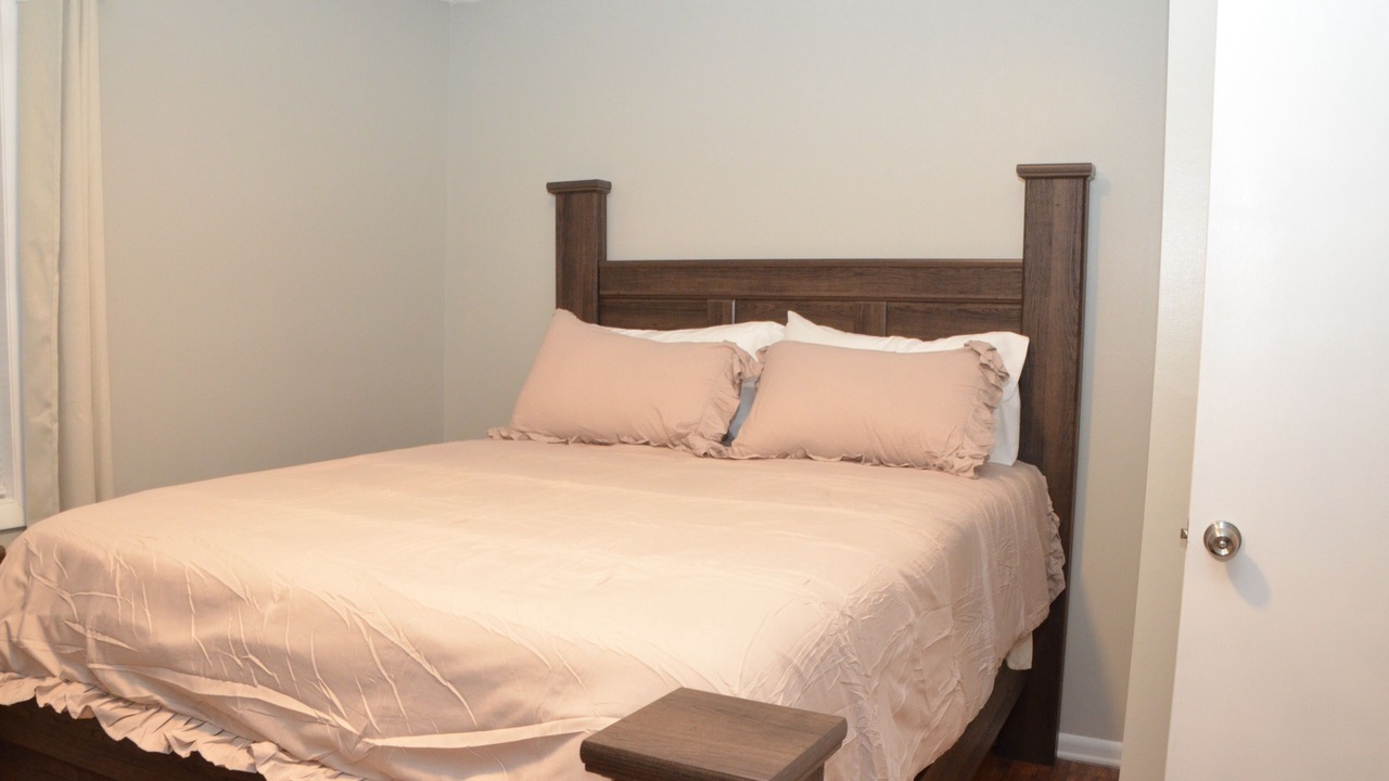 Photo of Bedroom in Enterprise