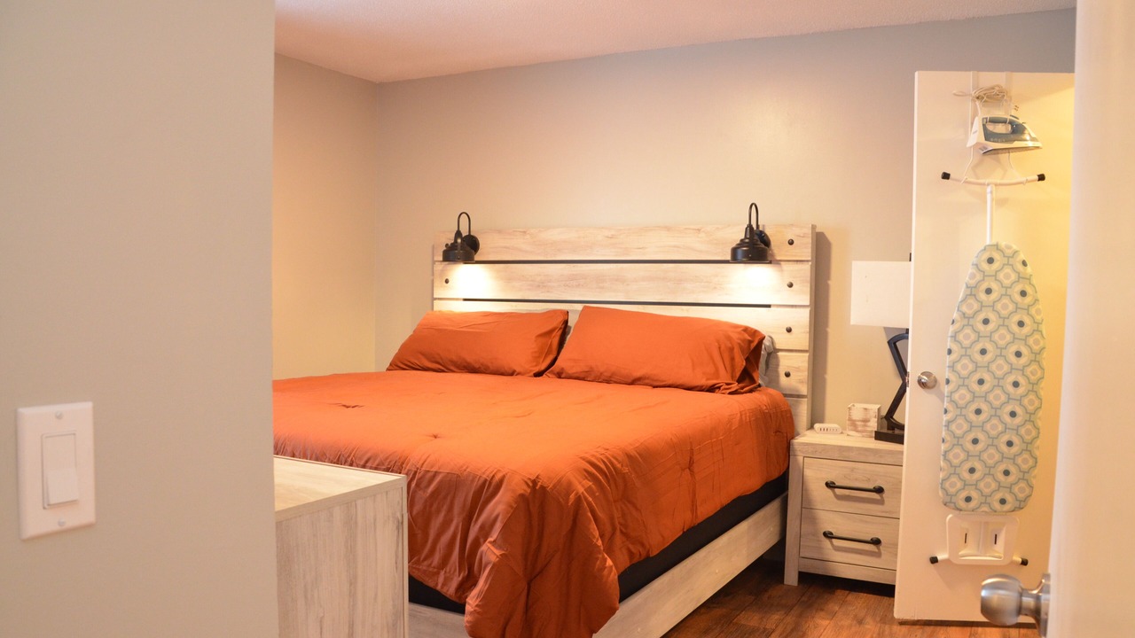 Photo of Bedroom in Enterprise