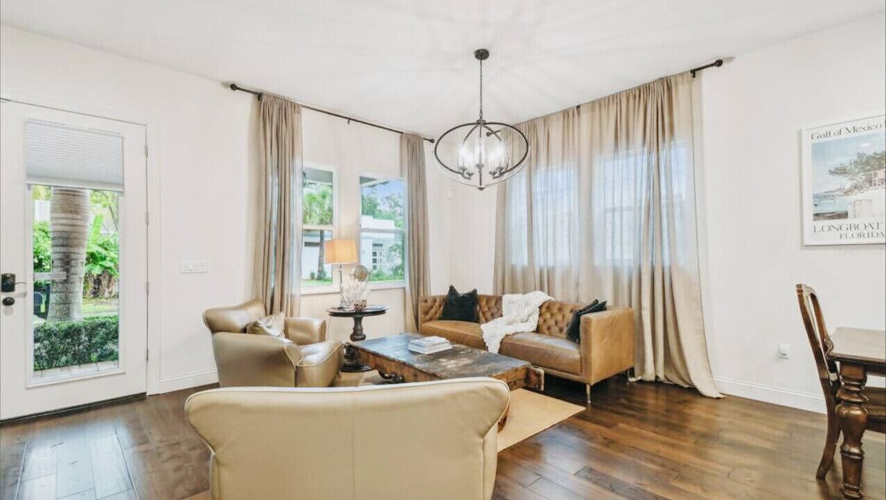 Photo of Livingroom in Gillespie Park