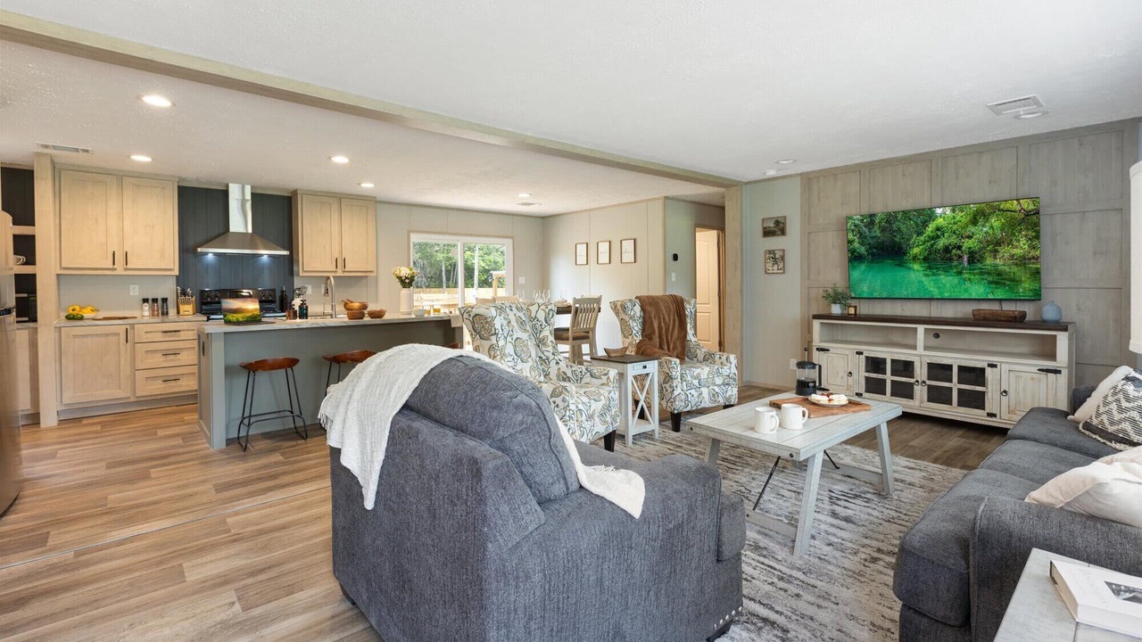 Photo of Livingroom in Lake City