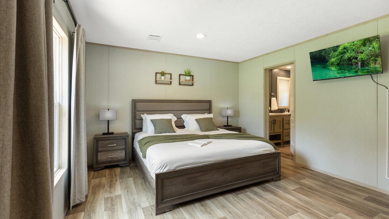 Photo of Bedroom in Lake City